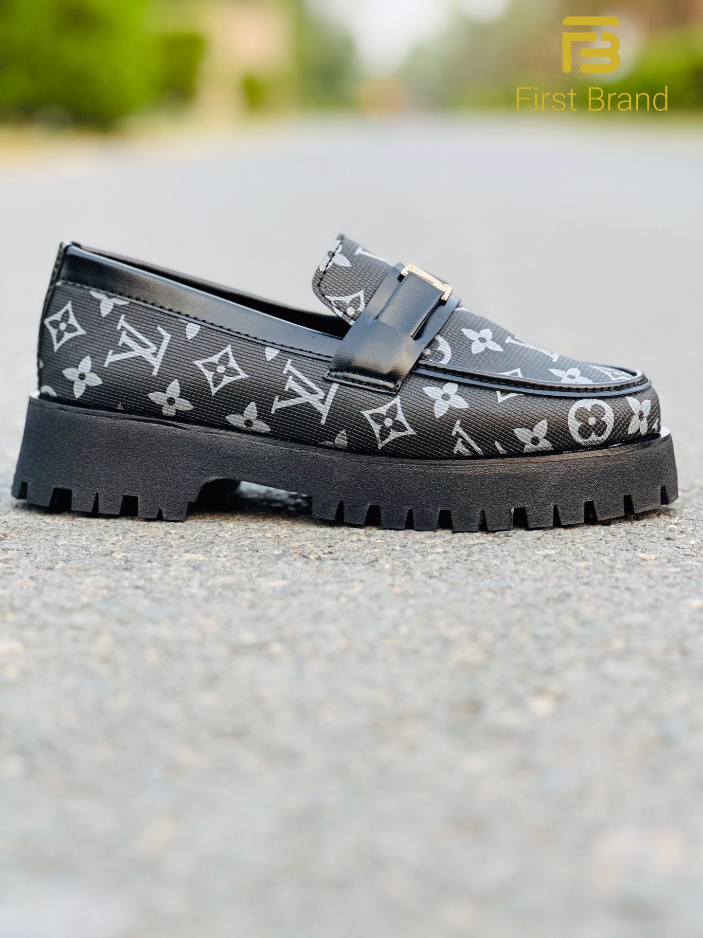 C006-Chunky shoe LV